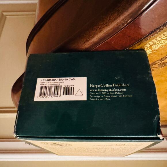 Series of Unfortunate Events Box Set Books The Gloom Looms by Lemony Snicket NEW - Picture 4 of 8